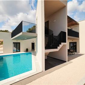 6 bedroom villa with heated pool near Omis, sleeps 12